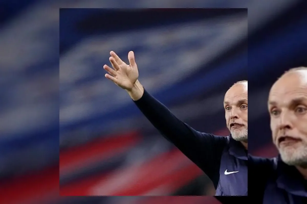 Pelatih Timnas Inggris Thomas Tuchel memberikan instruksi kepada pemain