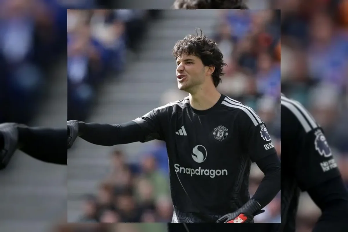 Kiper Manchester United Senne Lammens menanggapi kritik Paul Scholes soal performanya