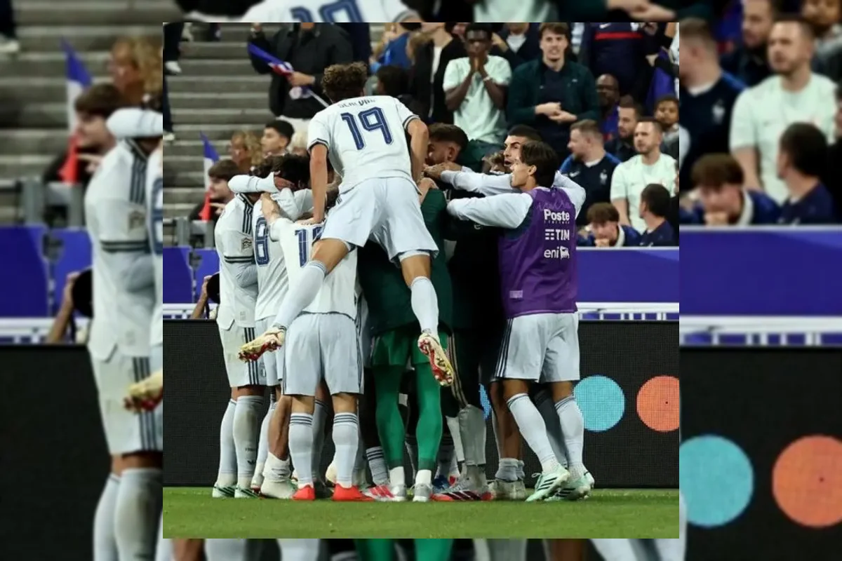 Pemain Italia dan Prancis berduel pada laga UEFA Nations League di Stade de France