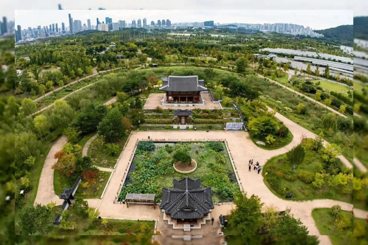 Pemandangan National Sejong Arboretum dengan rumah kaca Four Seasons Conservatory