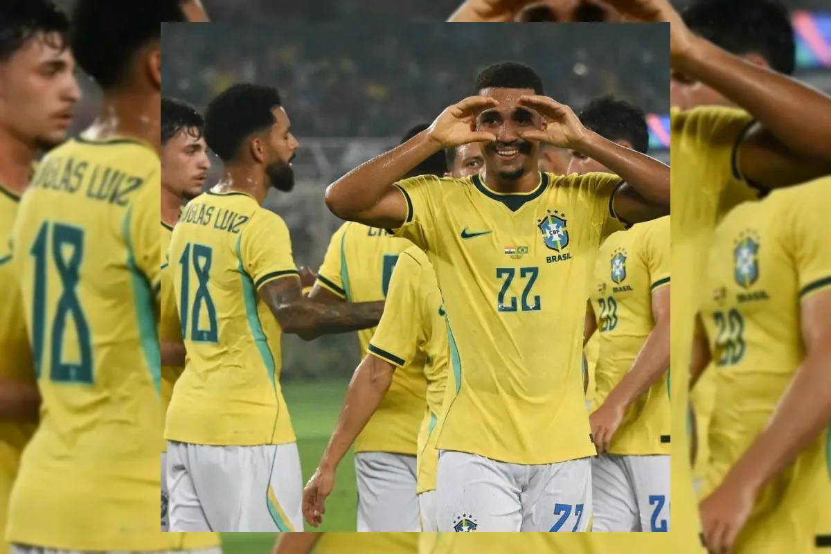 Pemain Timnas Brasil merayakan gol ke gawang India di Salt Lake Stadium Kolkata