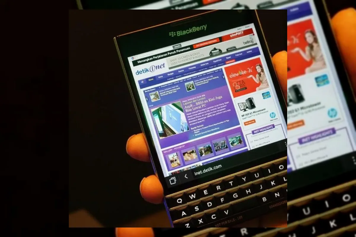 Zinwa P26 dengan desain BlackBerry Passport dan keyboard QWERTY
