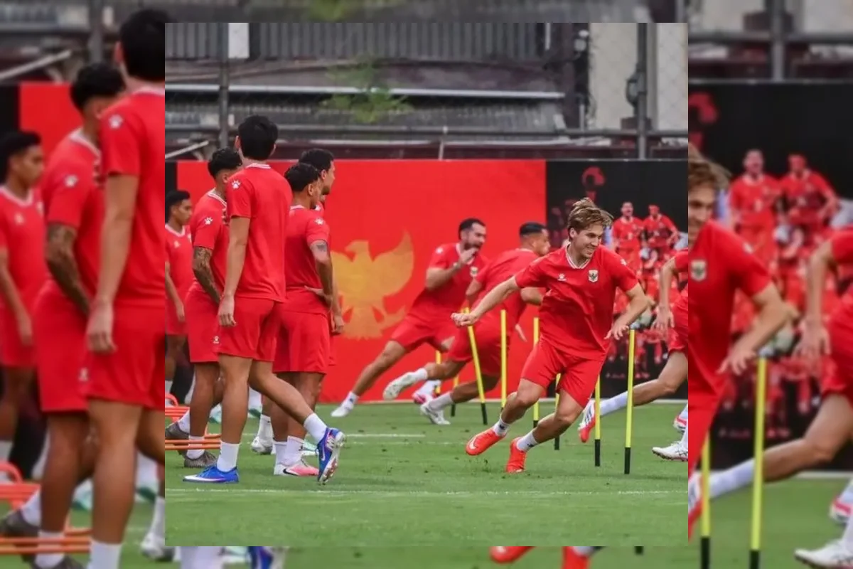 Pemain Timnas Indonesia berduel dengan pemain Thailand di final FIFA ASEAN Cup 2026
