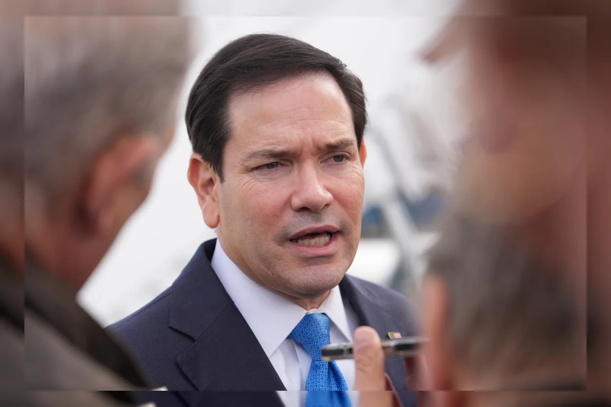 Menteri Luar Negeri AS Marco Rubio berbicara kepada wartawan