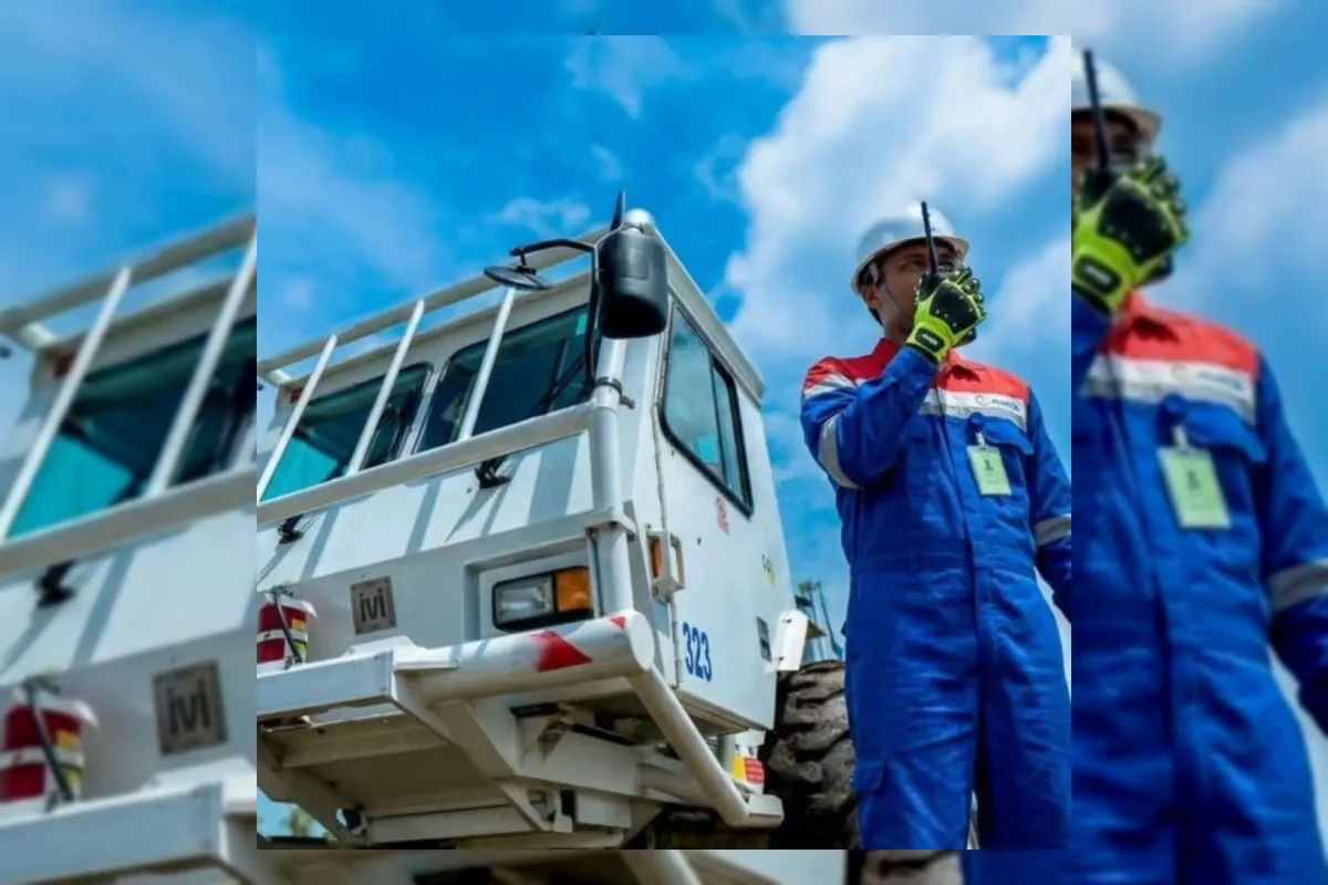 Ilustrasi pekerjaan sumur minyak dan gas di Cepu