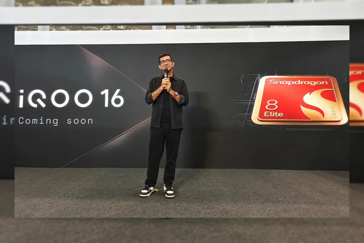 Ilustrasi ponsel iQOO 16 dengan chipset Snapdragon 8 Elite Extreme Gen 6