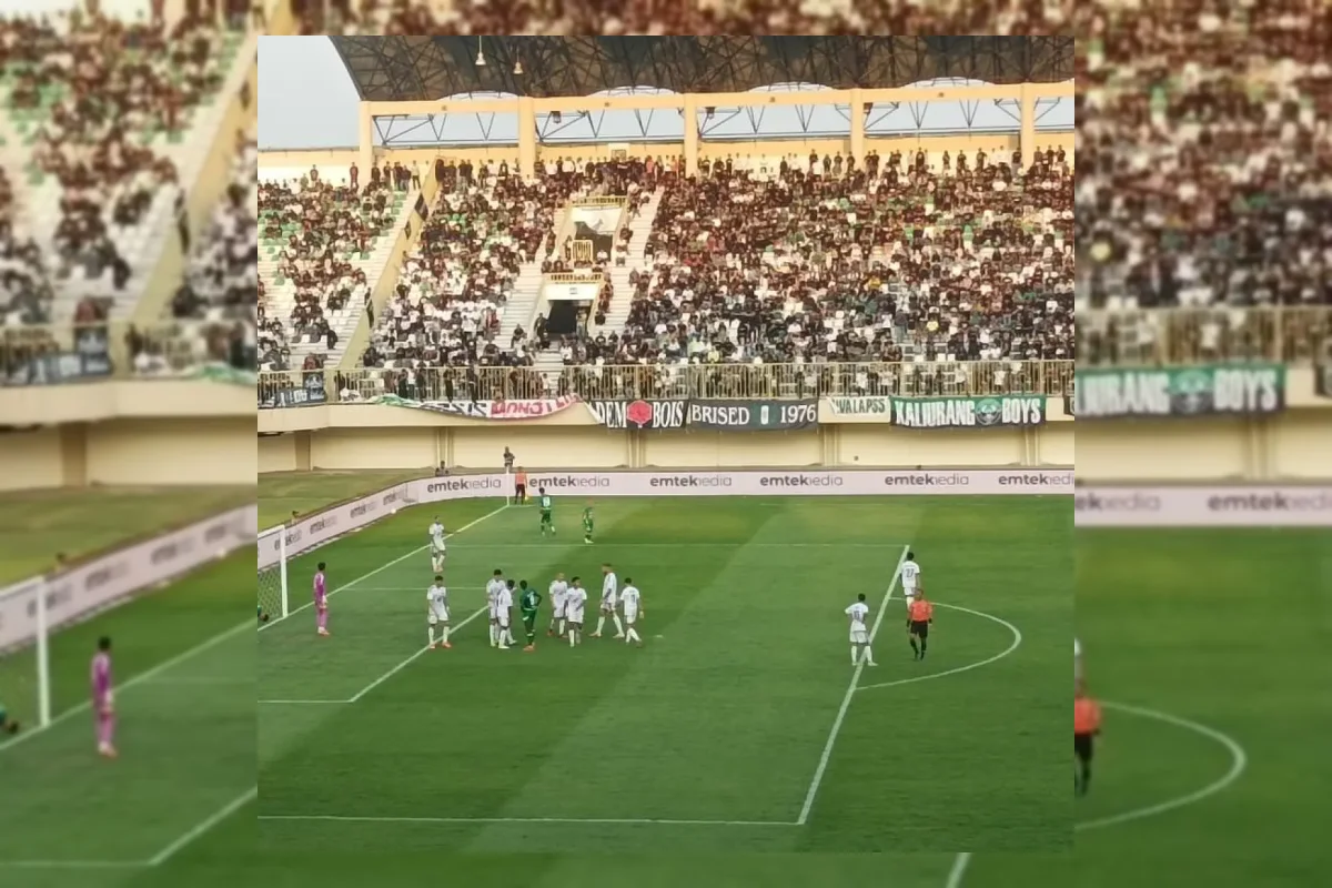 Pertandingan PSS Sleman melawan PSM Makassar di Stadion Maguwoharjo