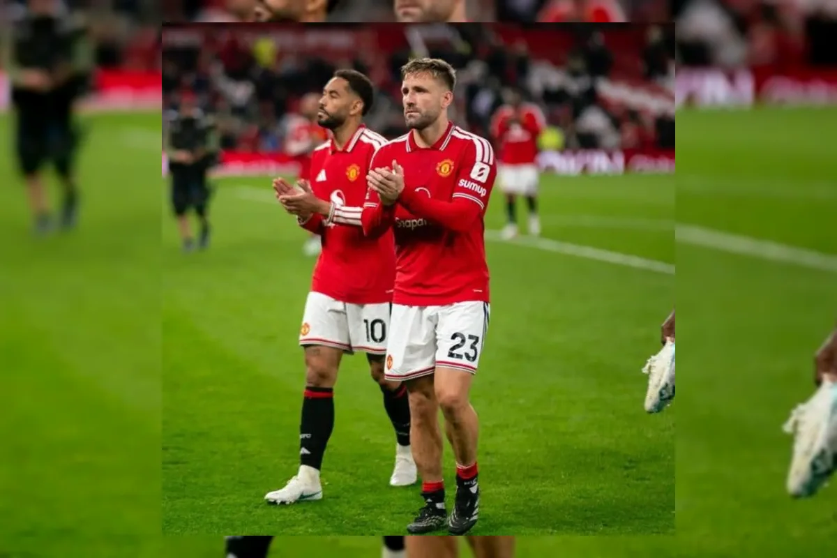 Pemain Manchester United beraksi di lapangan