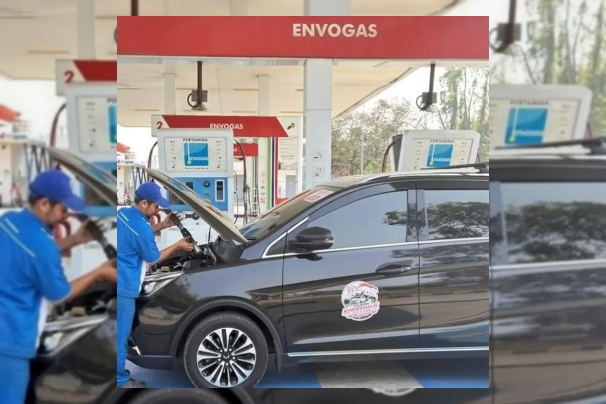 Ilustrasi tabung bahan bakar gas pada bagasi mobil untuk konversi BBG
