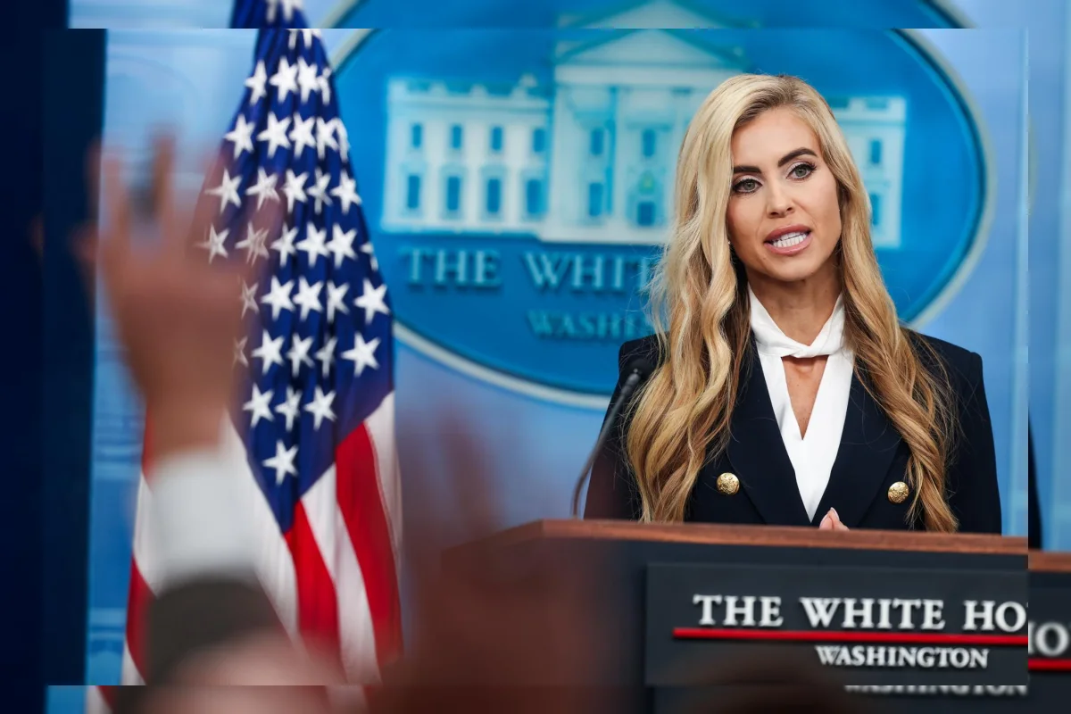 Juru bicara Gedung Putih Katie Zacharia dalam konferensi pers di Washington DC