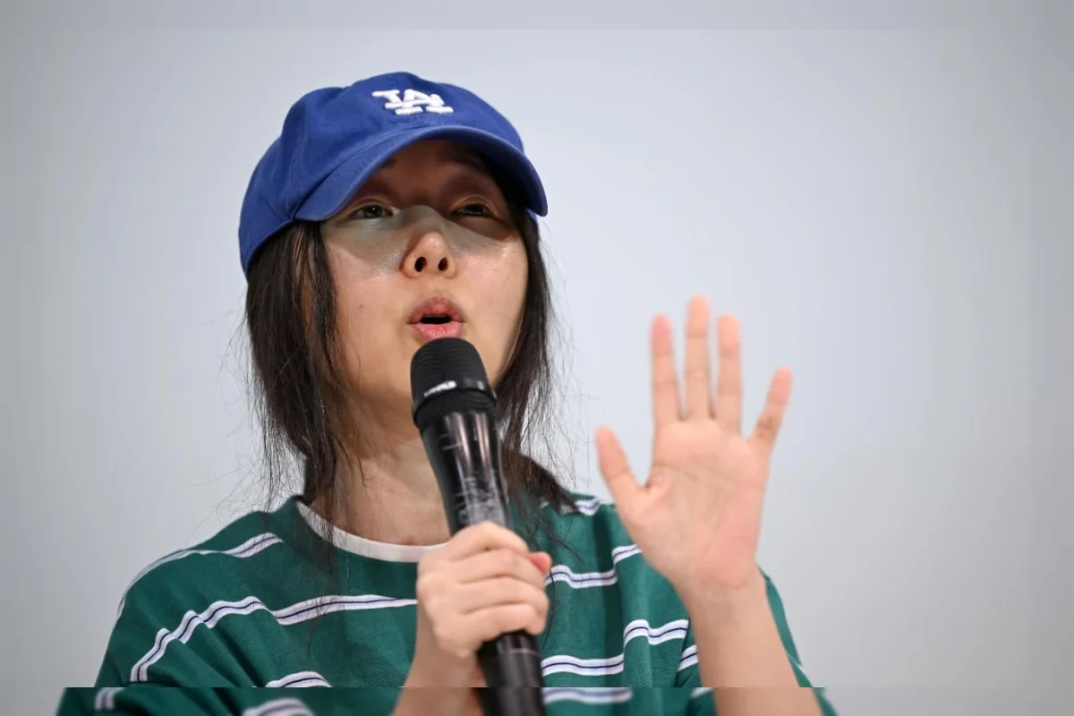 Min Hee-jin saat konferensi pers di Seoul