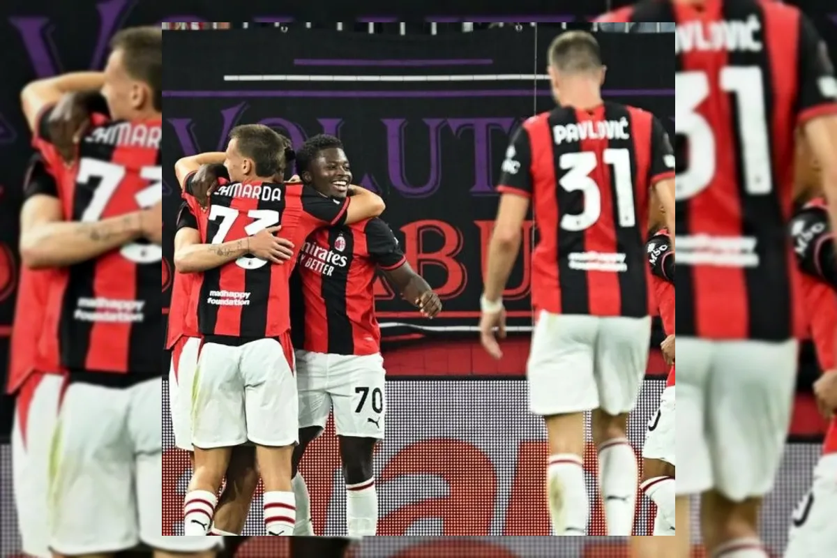 Pemain AC Milan merayakan gol ke gawang RB Salzburg