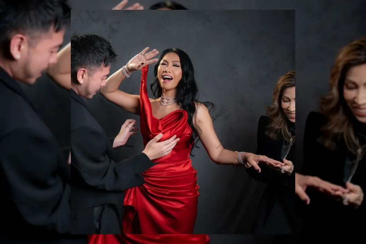 Anggun C Sasmi mengenakan perhiasan berlian Wanda House of Jewels