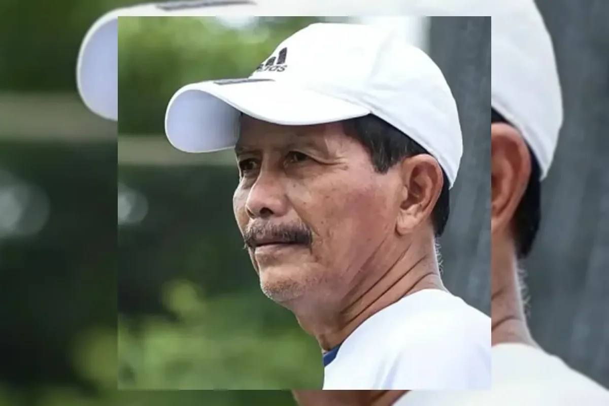 Pelatih Djadjang Nurdjaman saat memimpin sesi latihan Barito Putera
