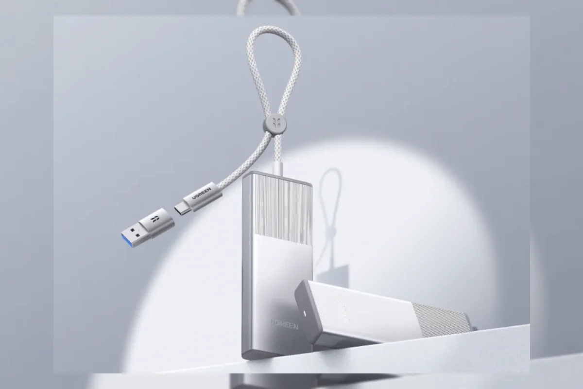 Enclosure SSD M.2 NVMe Ugreen dengan kabel USB-C terpasang
