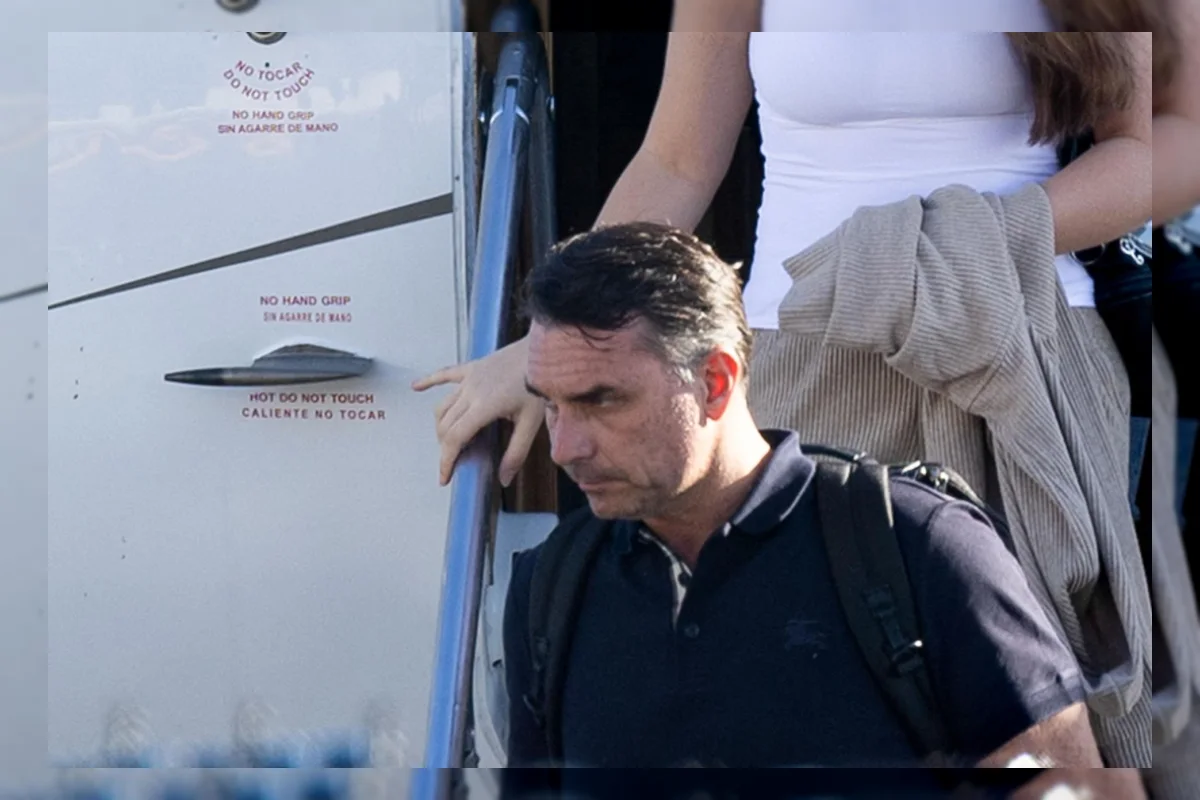 Flavio Bolsonaro saat tiba di Amerika Serikat
