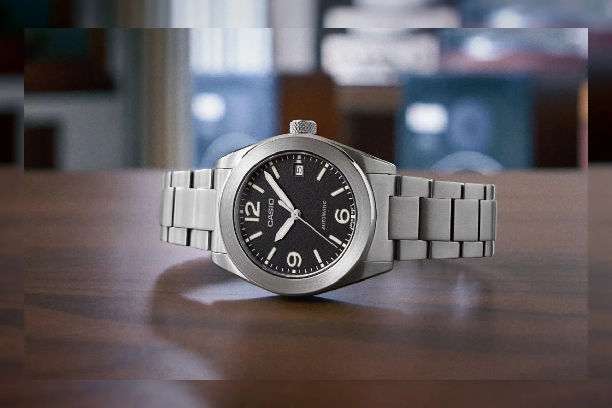 Jam tangan Casio CMK100 automatic dengan case titanium dan kristal safir