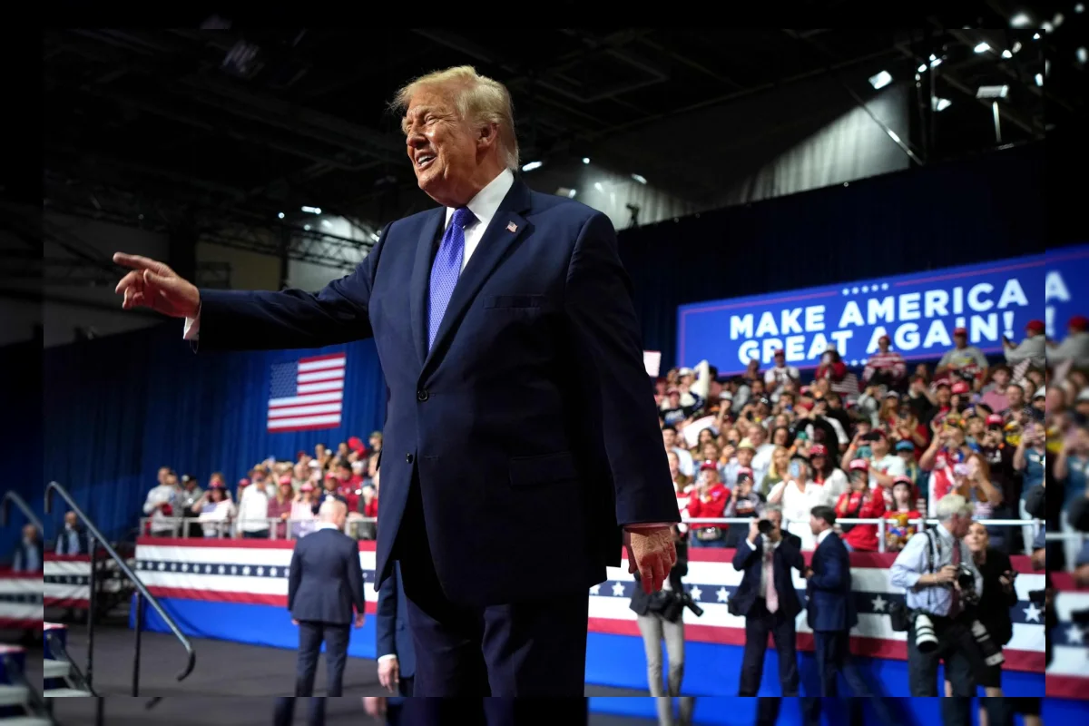 Presiden AS Donald Trump berpidato dalam rapat umum kampanye