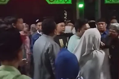 Kisah Pilu Ratusan Calon Jemaah Umrah di Jombang: Sudah Berkumpul Dini Hari, Koper Sempat Diturunkan Paksa dari Bus