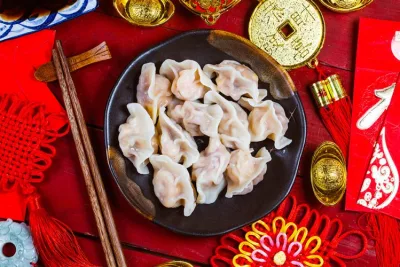 Bukan Sekadar Sajian: 4 Makanan Imlek Pembawa Doa, dari Mi Panjang Umur sampai Dumpling Emas