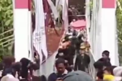 Detik-Detik Mencekam Jembatan Gantung Pangandaran Putus saat Diresmikan, Bupati Citra Pitriyami dan Puluhan Orang Jadi Korban