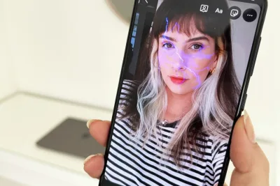 Dari Satu Jepretan Jadi Tujuh Pose Katalog: Tutorial Tren Lookbook yang Viral di Instagram Story