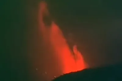 Gunung Anak Krakatau Erupsi, Suasana Wisata Pantai Anyer Tetap Ramai dan Aman Dikunjungi