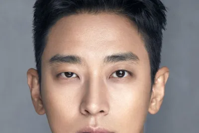 Dari Kaisar sampai Dokter Bedah Genius, Ini 4 Proyek Baru Ju Ji-hoon yang Tayang 2026–2027