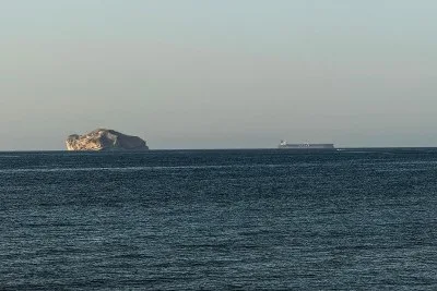 Kapal Disita, Lainnya Tenggelam Dekat Selat Hormuz, Ketegangan Meningkat