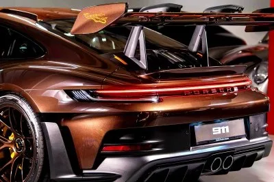 BMW XM Label Soundmachine: SUV Mewah dengan Booth DJ dan Efek Pesta