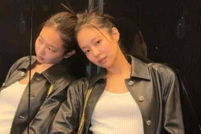 Gaya Santai Jennie BLACKPINK Viral, Foto Cermin Jadi Sorotan