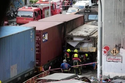 Masinis Ditahan Akibat Tabrakan Maut Kereta Api dan Bus di Thailand