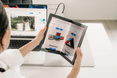 Aura Displays Luncurkan Monitor Portabel AMOLED Lipat 13.3 Inci