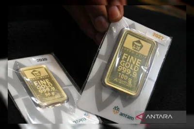 Harga Emas Antam Senin Pagi Turun Rp5.000 Jadi Rp2,764 Juta per Gram