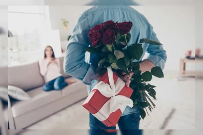 20 Ide Kado Spesial untuk Pacar Wanita yang Berkesan dan Romantis