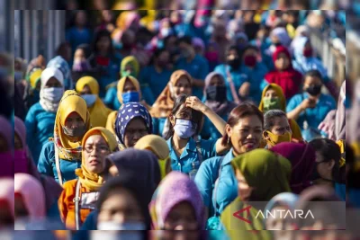 Celios: Risiko PHK di Industri Harus Diantisipasi Imbas Pelemahan Rupiah