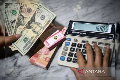Rupiah Melemah ke Rp17.668 per Dolar AS, Tertekan Risiko Inflasi AS