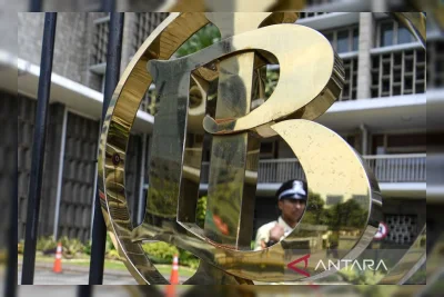 Ekonom Dorong BI Ambil Langkah Lebih Agresif Hadapi Tekanan Rupiah