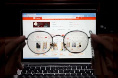 Kementerian UMKM Siapkan Aturan Biaya Layanan E-commerce