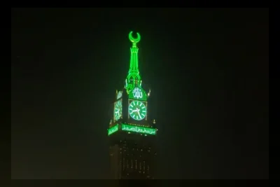 Cahaya Hijau di Clock Tower Tandai Masuknya 1 Zulhijah di Makkah