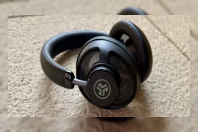 Review JLab JBuds Open Wireless: Inovasi yang Berisiko?