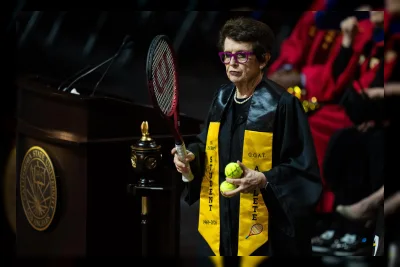 Billie Jean King Raih Gelar Sarjana di Usia 82 Tahun