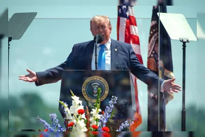 Trump Sebut Negosiasi Iran di Tahap Akhir, Ancang-ancang Serangan Jika Gagal