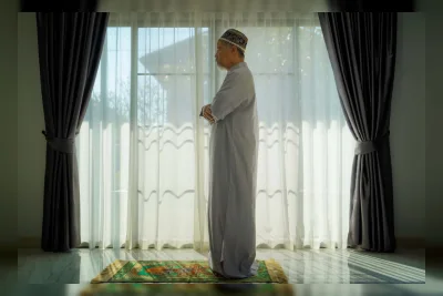 Apakah Boleh Sholat Idul Adha Sendiri? Begini Niat & Caranya