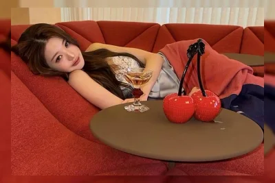 Sofa Mewah Jang Won-young Curi Perhatian di Rumah Mewah Seoul