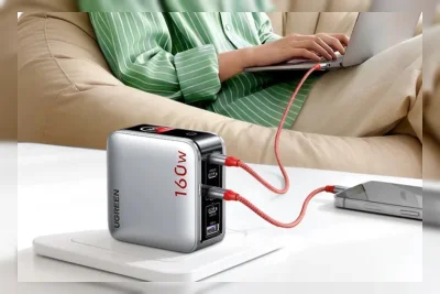 Ugreen Luncurkan Charger 160W GaN dengan Lima Port dan Layar Cerdas
