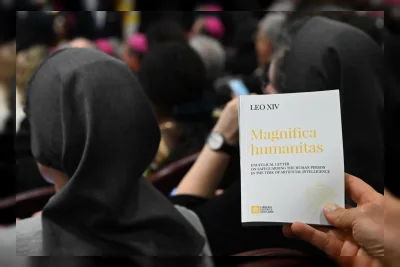 Paus Leo Serukan Perlambatan dan Regulasi Ketat AI dalam Ensiklik Pertama