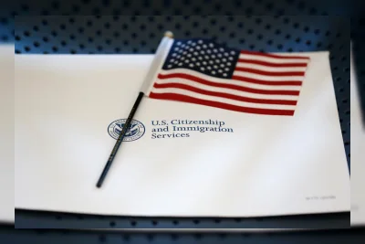 Kebijakan Imigrasi Baru Trump Persulit Jalur Menuju Green Card