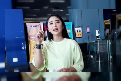 Dewi Perssik Naik Helikopter demi Saksikan Pemotongan Sapi Kurban