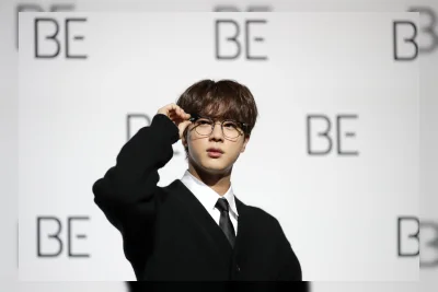 BTS Jin dan Selebriti Korea Pilih Pakaian Netral saat Mencoblos